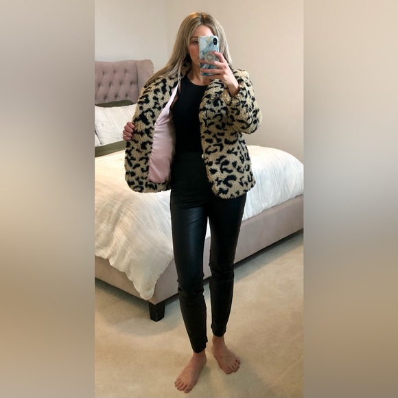Women’s size XS, Dylan Wylder Leopard Sherpa Jacket. Super cute, warm and fuzzy! - Picture 6 of 11